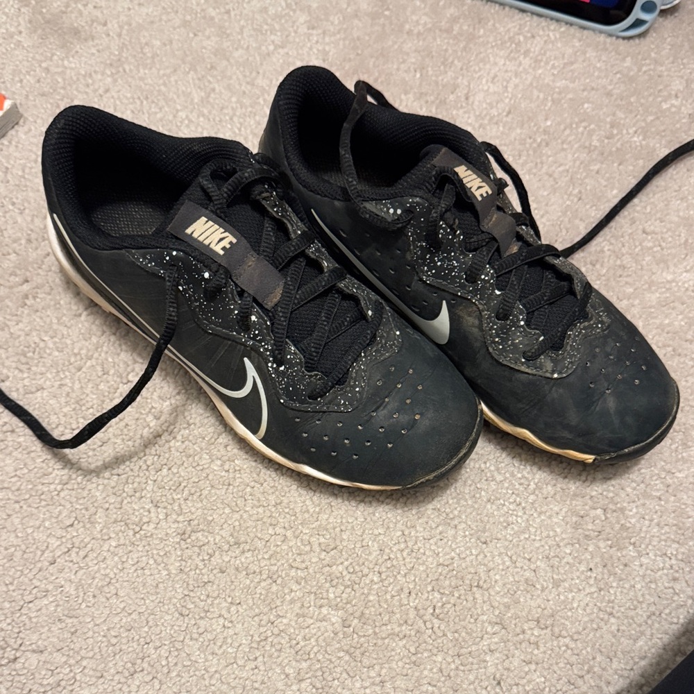 Nike Kids Black and White Baseball Cleats